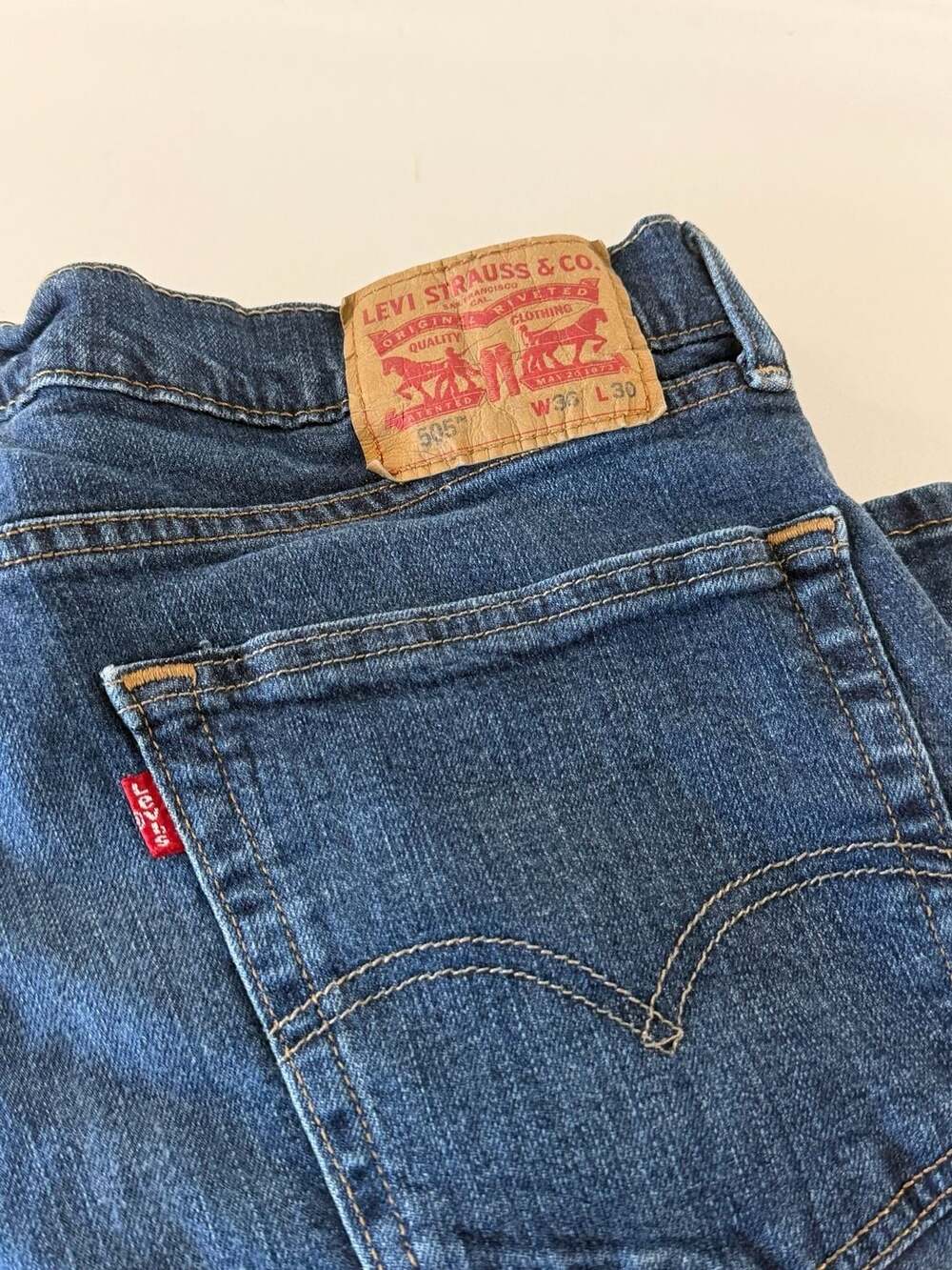 Levi's 505 Regular Fit Jeans - Medium Blue Wash, Size 36x30 - Picture 1 of 3